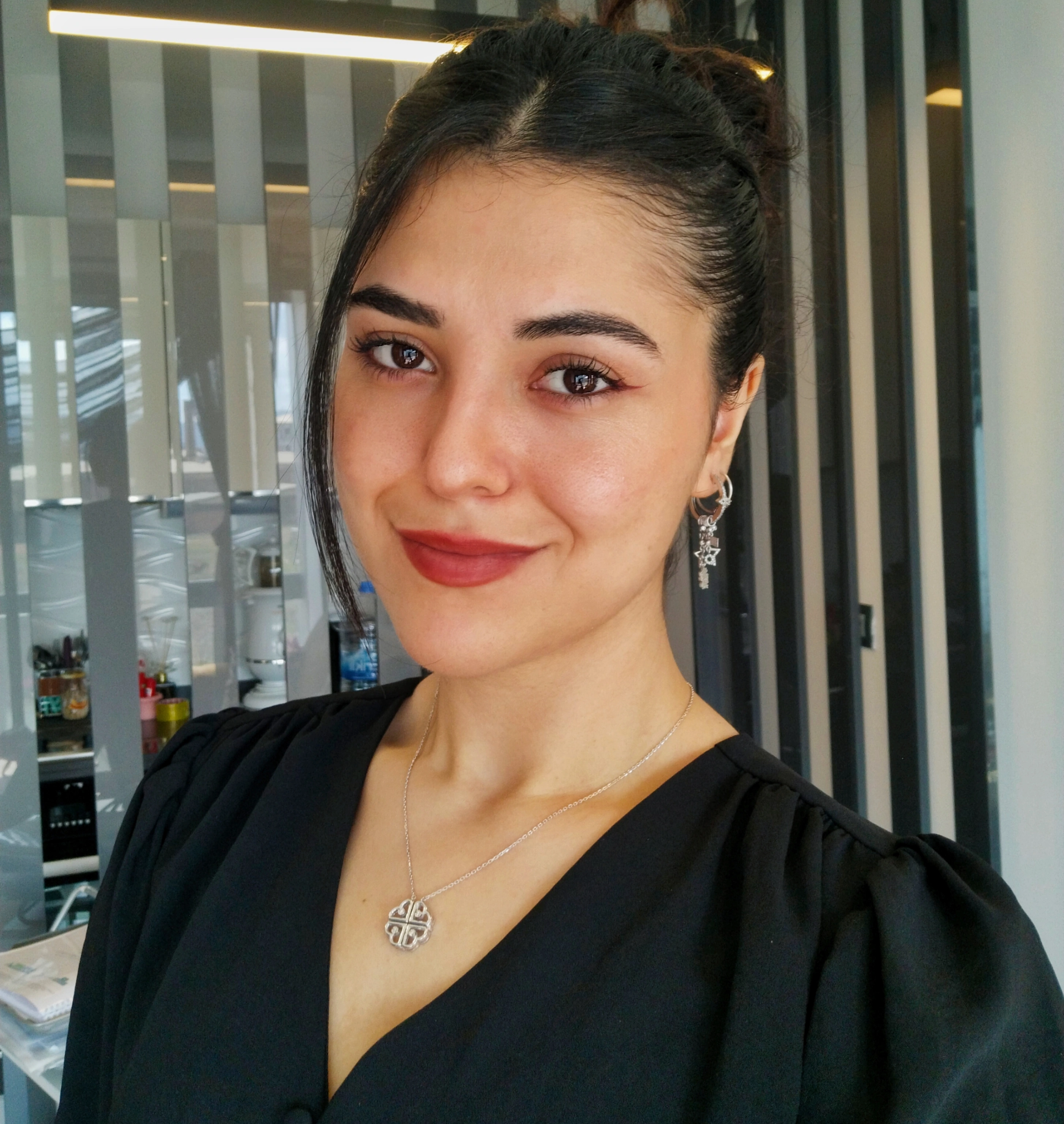 Almıla E. Çakanşimşek profil fotoğrafı